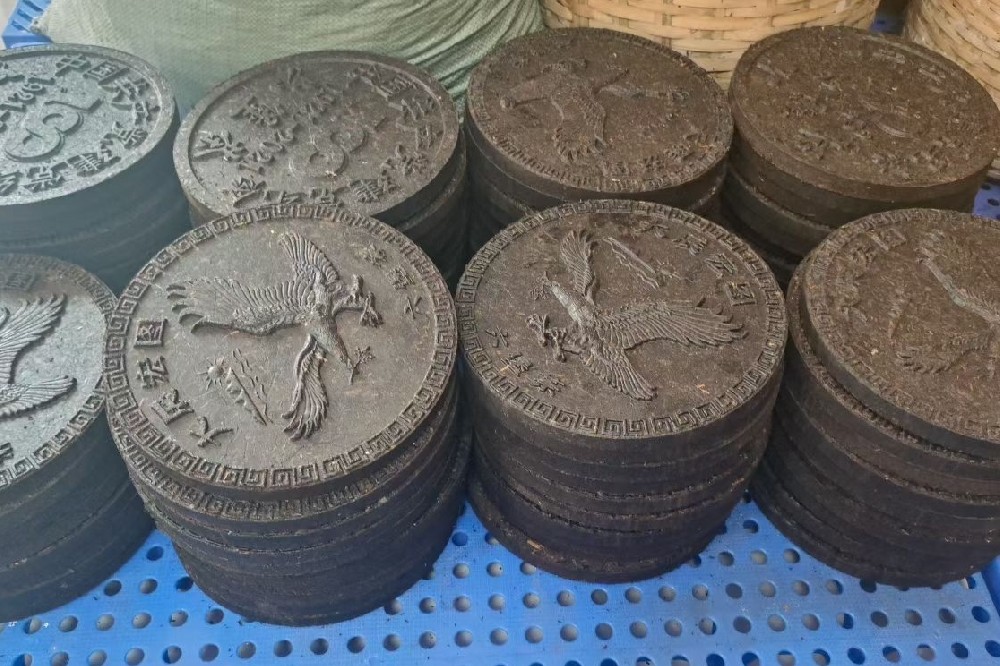 六堡农家茶饼茶