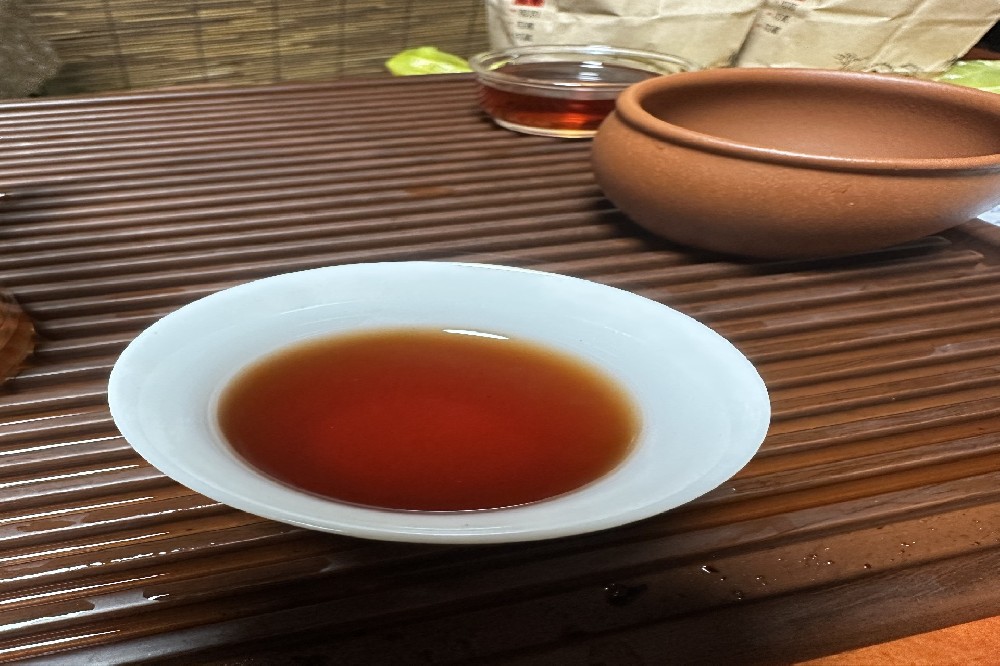 探秘六堡茶独特风味的基石：详解核心产区的黄金土壤类型