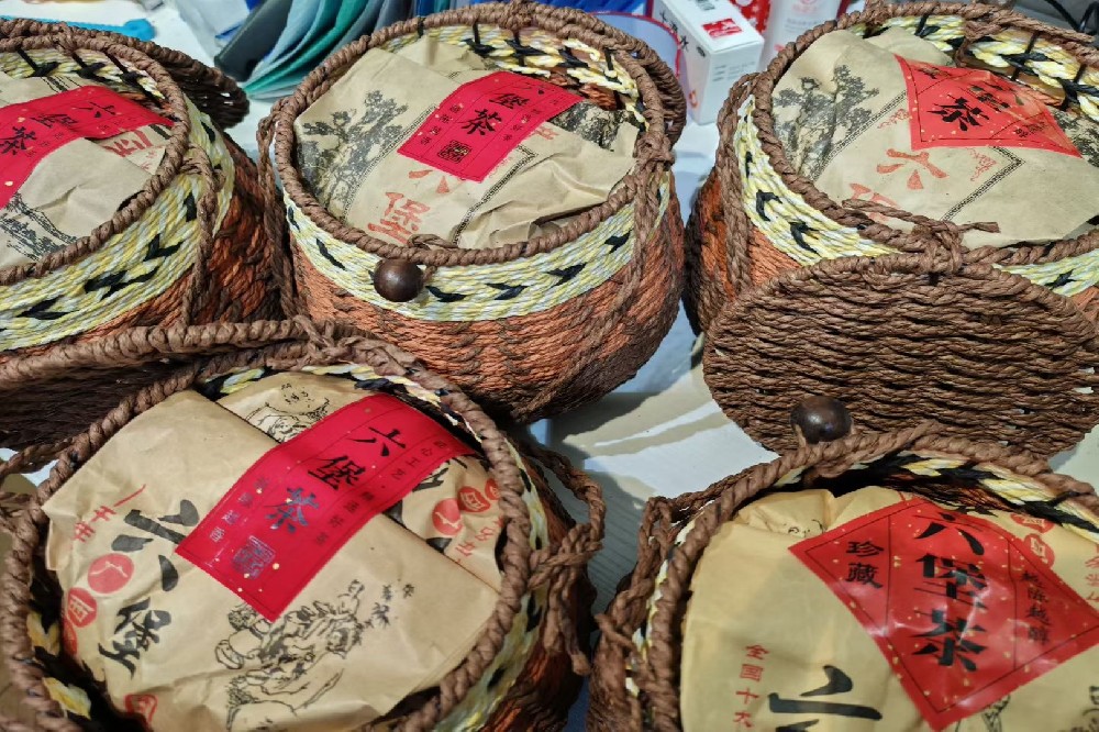 节日期间六堡茶解腻：解油护胃的“年节茶事”与科学指南