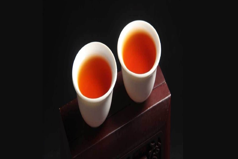 六堡黑茶解腻的水温选择：沸水冲泡，才是解锁醇爽滋味的关键