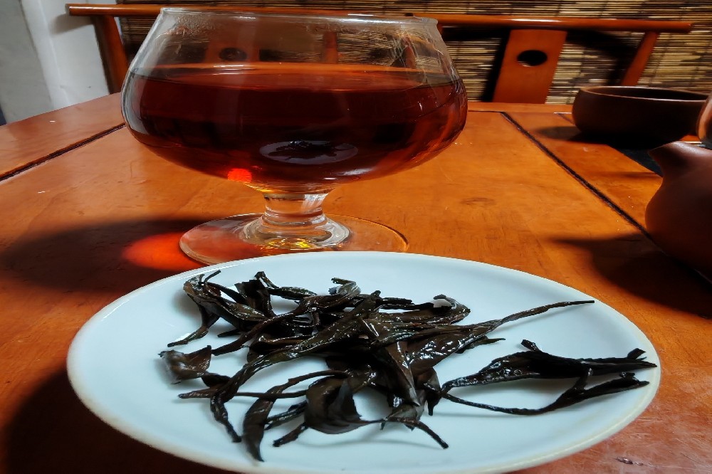 寻源一级六堡茶？山塘岐茶业，您的源头批发首选，品质与价位的完美平衡