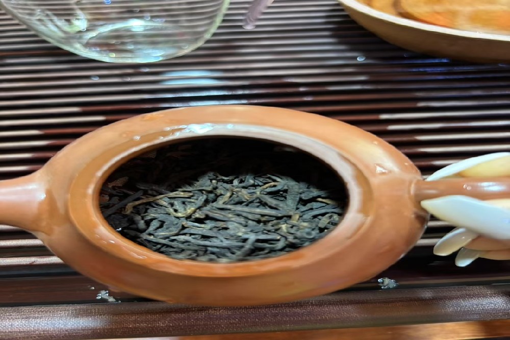 杯中的草木精华：为何老茶客独爱“参香六堡茶”？